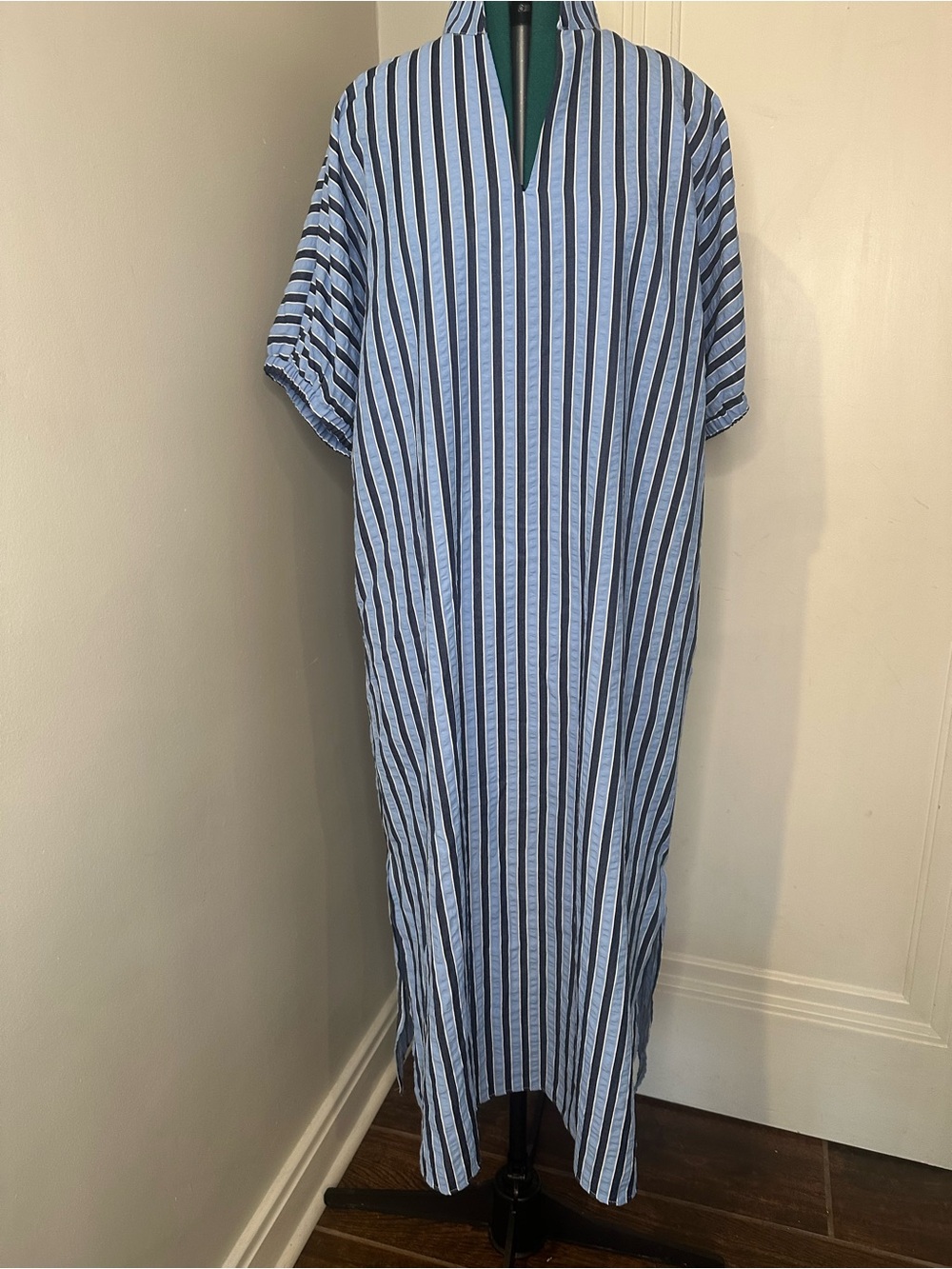 Entro Blue & Navy Striped V-Neck Midi Dress Women's Large NWT